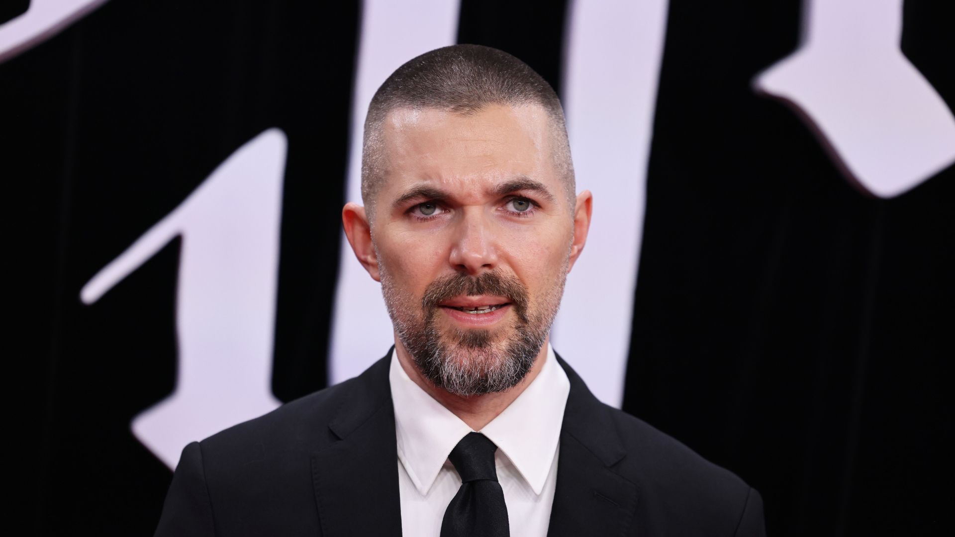 Filme estrelado por Aaron Taylor-Johnson teve primeiras imagens exibidas na CinemaCon e aposta em horror medieval brutal